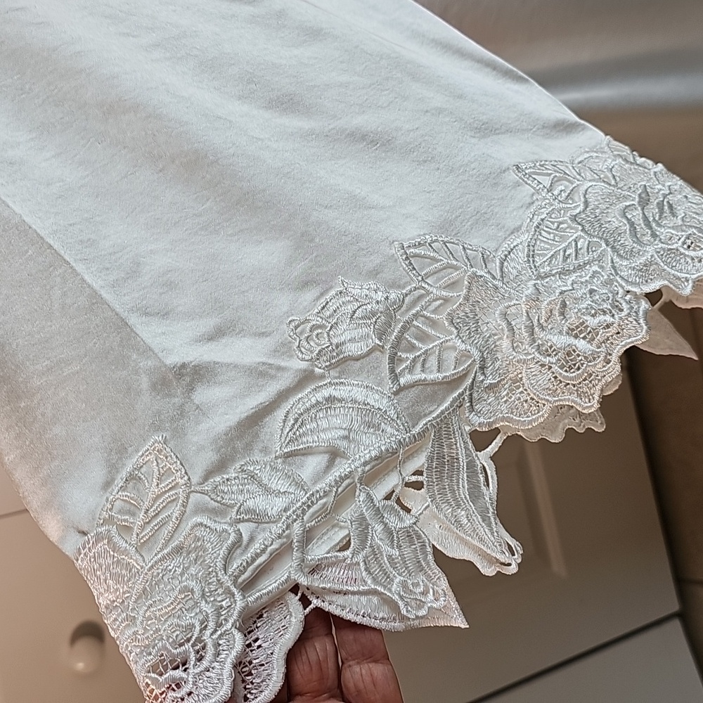 Meshki Ivory Satin Lace-Trim Robe - Picture 4 of 8